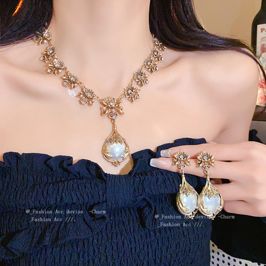 Vintage Pearl Flower Pendant Earrings & Necklace Set