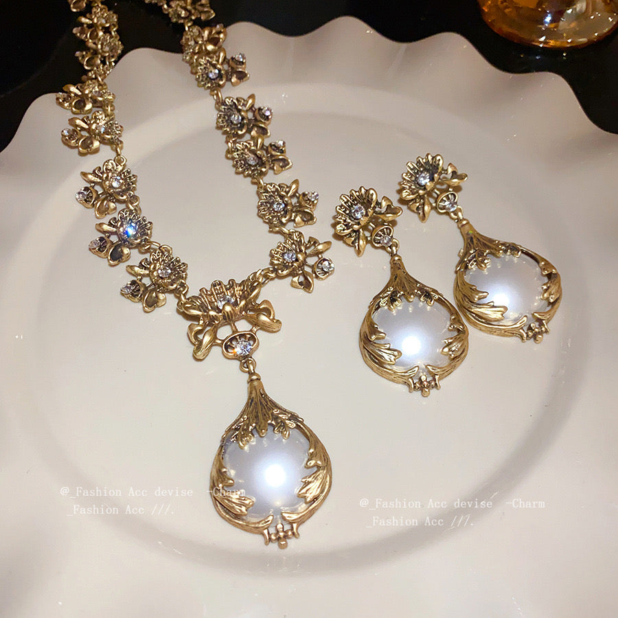 Vintage Pearl Flower Pendant Earrings & Necklace Set
