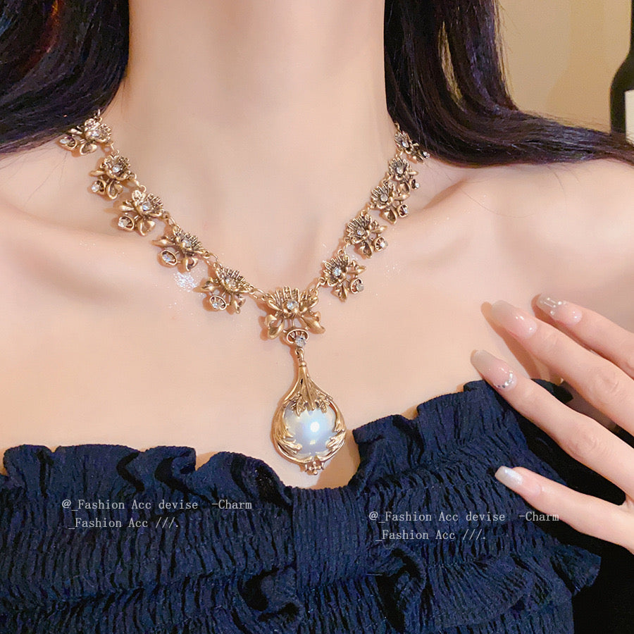 Vintage Pearl Flower Pendant Earrings & Necklace Set